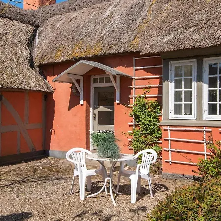 Two-bedroom Holiday In Juelsminde 1 *